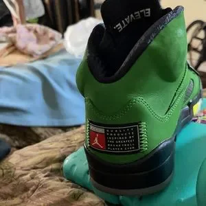 Jordan 5s condition new green And yellow good shoe if you’re a fan of the retros Jordan 5 Retro SE  main image 4